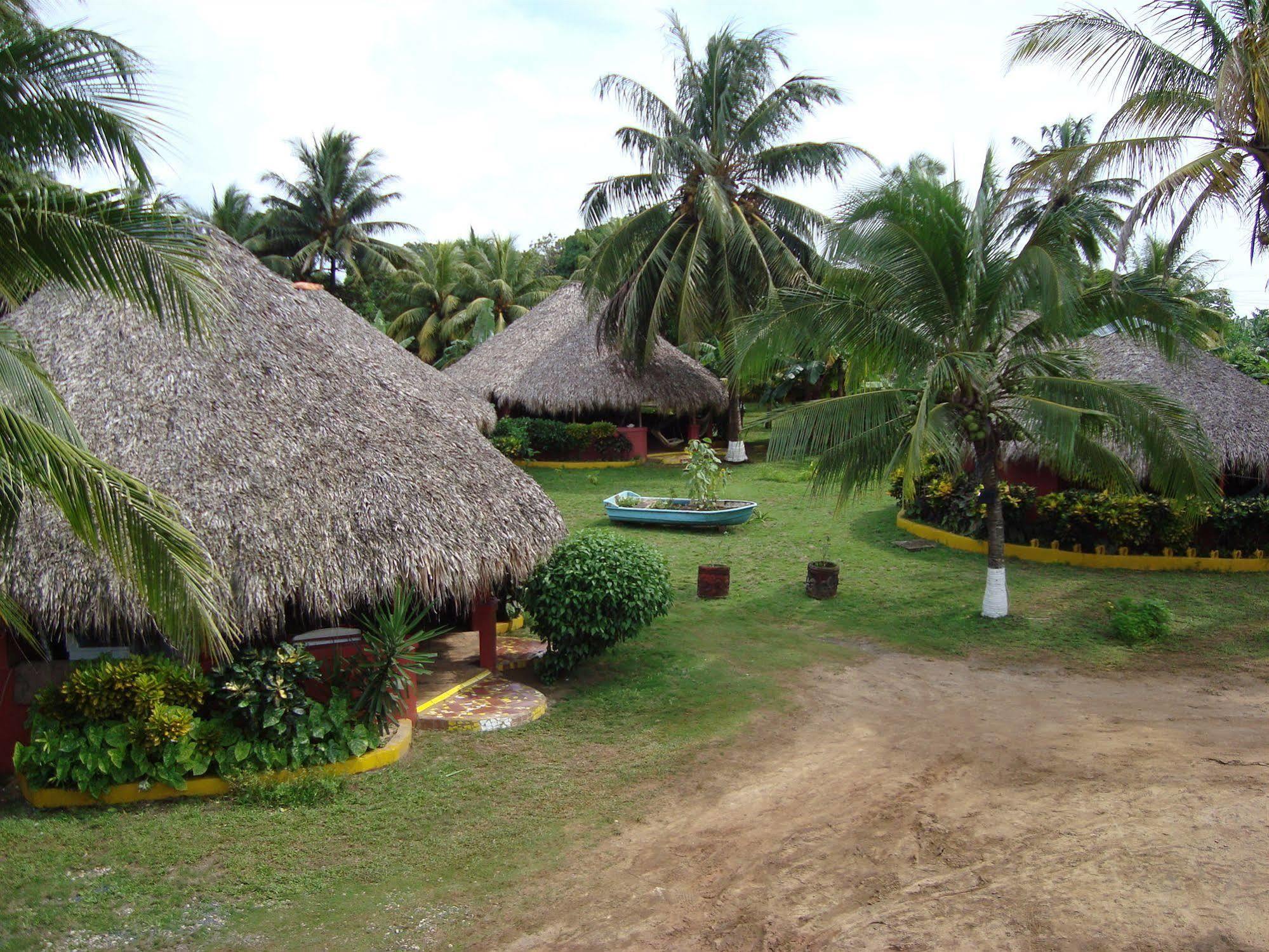 Paraiso Beach Hotel Brig Bay Exterior foto